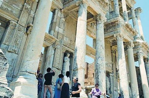 Θρίλερ με τα οστά γαλαζοαίματης...