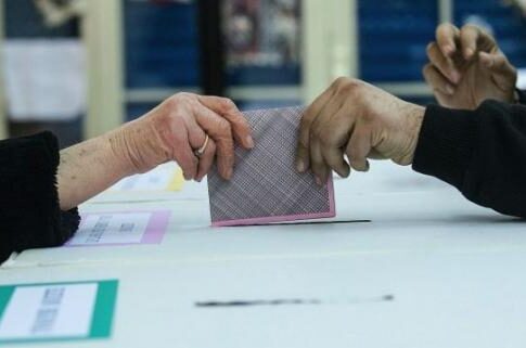 Σεισμός στα χρηματιστήρια από τον φόβο ακυβερνησίας