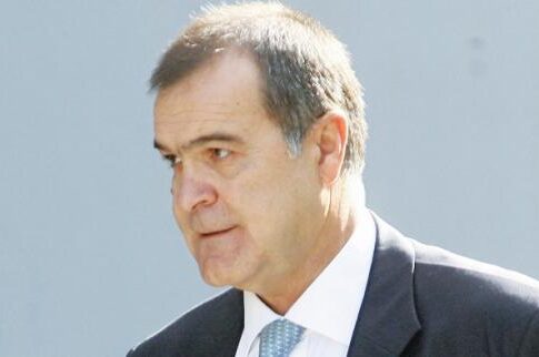 Παραιτήσεις με… κούριερ!