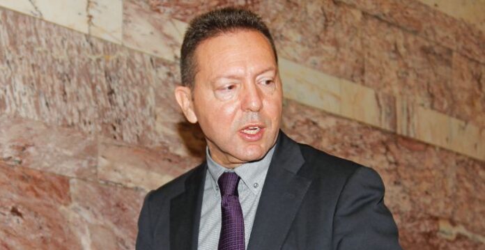 «Μπαλάκι» από τον Στουρνάρα στον Μανιτάκη