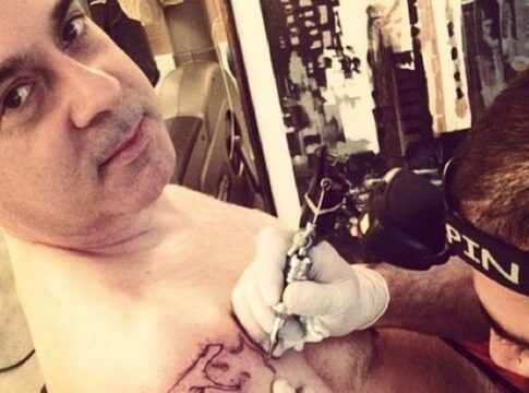 Ο Φώτης «χτύπησε» (για πάντα) στο μπράτσο του τον... Φώντα