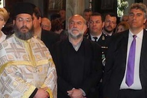 Τα... έψαλε στον βουλευτή στον ναό της Παναγίας Τήνου