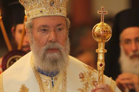 Θέτει την περιουσία στα πόδια της Κύπρου