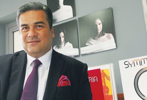 Ο χειρουργός που «ταξίδεψε» την Ελλάδα σε όλο τον κόσμο