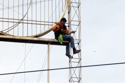 Ανέβηκε πάλι στο γλυπτό η κωφάλαλη Μαρία