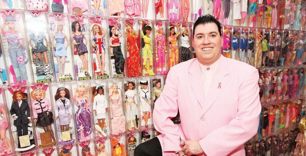 Αντρας ο μεγαλύτερος συλλέκτης της Barbie!
