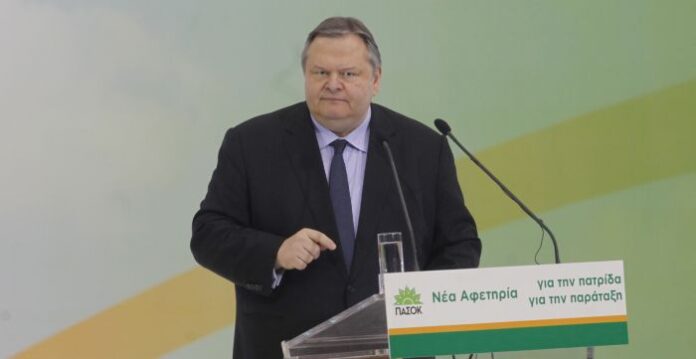 Το ΠΑΣΟΚ με πολιτικά στελέχη στην κυβέρνηση