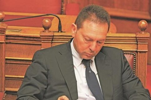 Οπισθεν από Στουρνάρα