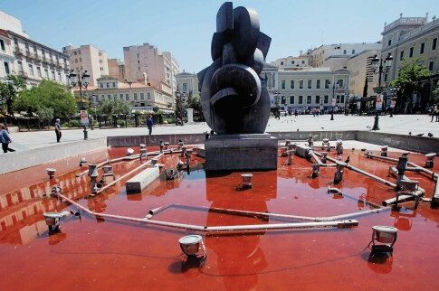 Σιντριβάνι με κόκκινο νερό