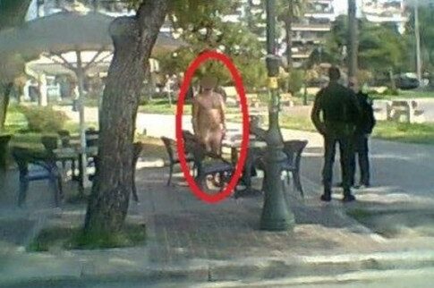 Παρίστανε σε πλατεία τον... Ερμή του Πραξιτέλη