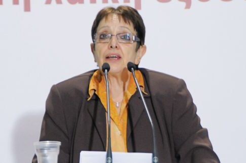 Η Αλέκα αποχαιρετάει την ηγεσία του ΚΚΕ!
