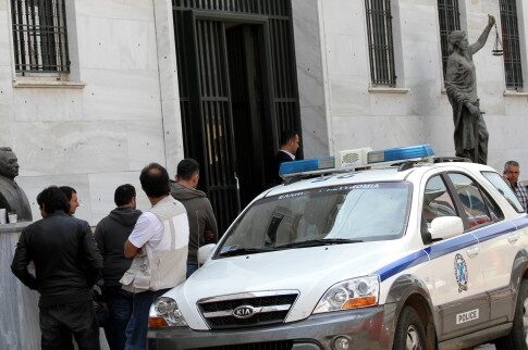 Στη φυλακή οι τρεις πιστολέρο και ο ιδιοκτήτης
