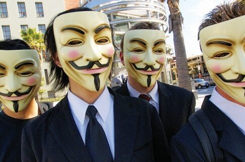 Κέρδη εκατομμυρίων από τους Anonymous!