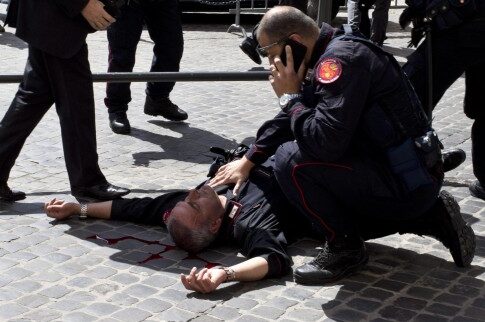 Ανεργος άνοιξε πυρ κατά αστυνομικών!