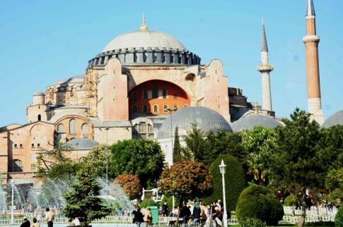 Τουρκικές αθλιότητες με την Αγιά Σοφιά!