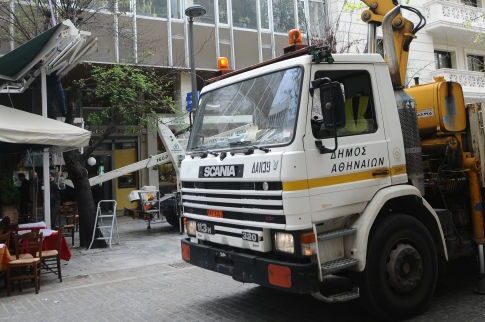 Επιχείρηση «ελεύθερα πεζοδρόμια» στη Διονυσίου Αρεοπαγίτου