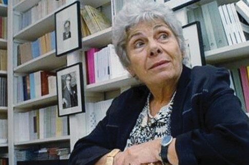 Η κουλτουριάρα ποιήτρια που έγινε (αμέσως) «ρατσίστρια»