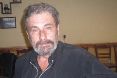 Και παπάς, αλλά και... ζευγάς που οργώνει και φυτεύει χωράφια!