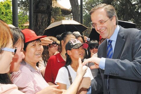 Ασματα και κανονιές!