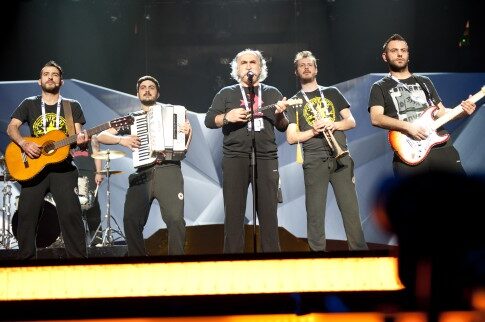 Αρχισαν τα... όργανα για το πάρτι της Eurovision