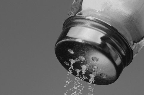 Οι κίνδυνοι από τη μεγάλη κατανάλωση αλατιού