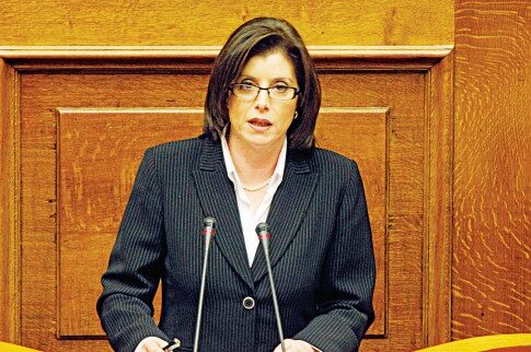 Μαθήματα επικοινωνίας για την Ασημακοπούλου
