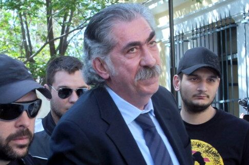 Ο Big Mac με μακριά μαλλιά