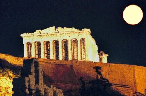 Oταν η Γη «αγγίζει» τη Σελήνη