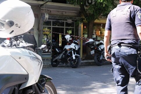Ανοιξε την πόρτα στους δολοφόνους