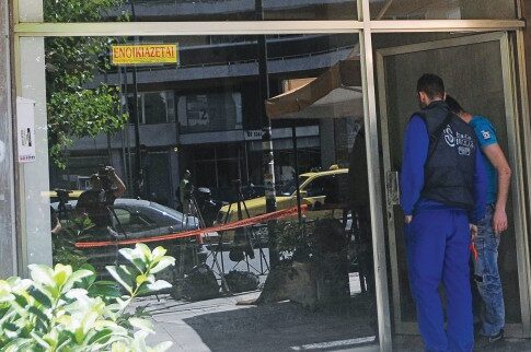 Μπαράζ επιθέσεων