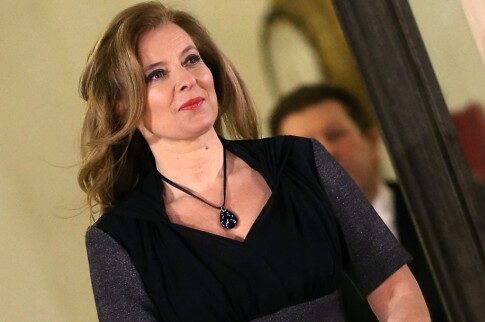 Το «ερωτικό τρίγωνο» που απέφερε 10.000 ευρώ στη Βαλερί Τριερβελέρ
