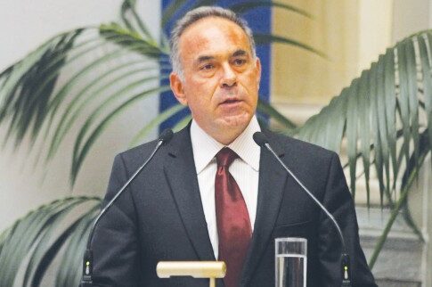 Σχέδια μείωσης μαθημάτων στις πανελλήνιες εξετάσεις