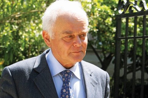Δώστε μας ονόματα και διευθύνσεις