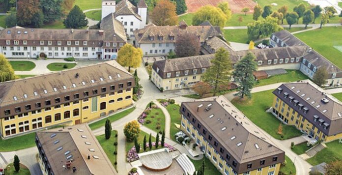 Ενα κολέγιο για VIP και βασιλιάδες!