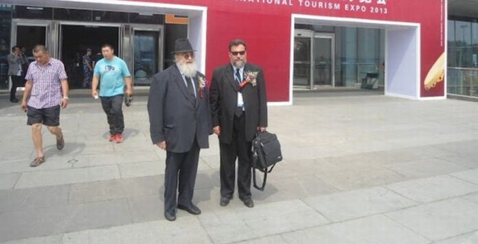 Μητροπολίτης με... κοστούμι