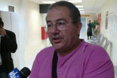 Ζω για να βλέπω το χαμόγελό της