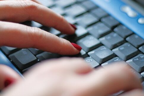 Online γκάλοπ βάζει σε εφαρμογή η Ν.Δ.