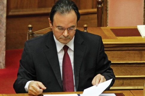Παραπομπή του Γιώργου Παπακωνσταντίνου από τη Βουλή για κακούργημα