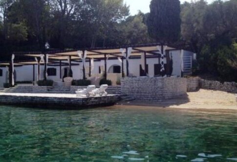 Με Καραφώτη και... χλαμύδες!