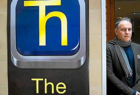 Ο Ελληνας που θέλει ν' αλλάξει το «the»