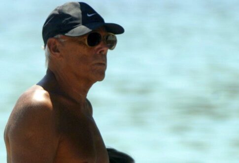 Η κακοτυχία του Armani στην... παραλία του Μητσοτάκη