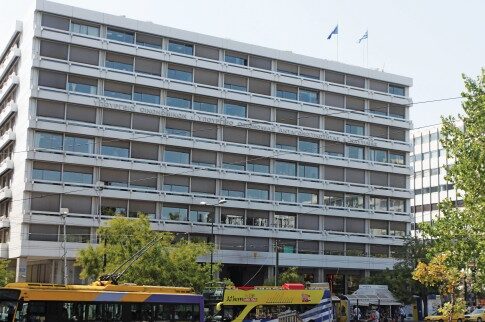 Φεύγει και αφήνει πίσω του 185.000 ευρώ