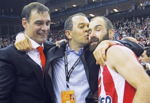 Αγκαλιά με τον Βασίλη