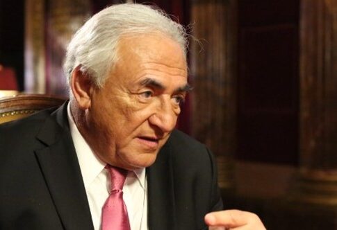 Ο Στρος Καν αφηγείται τη δική του αλήθεια για την καμαριέρα