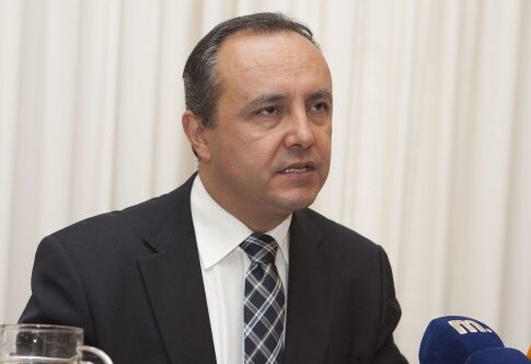 «Δεν μπαίνει λουκέτο στο υπ. Μακεδονίας»