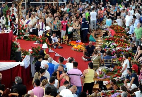 Ατέλειωτος θρήνος στην Ιταλία για τα θύματα του λεωφορείου