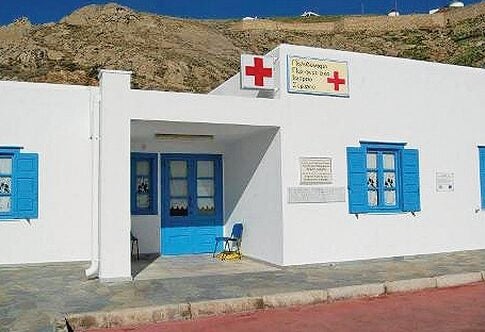 Ο Αμερικανός που γιατρεύει όλη τη Σέριφο