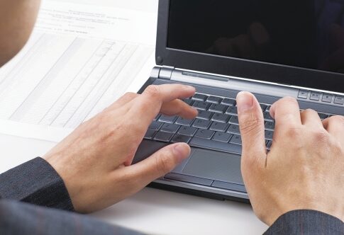 Συνέλαβαν τον μεγαλύτερο διανομέα παιδικής πορνογραφίας