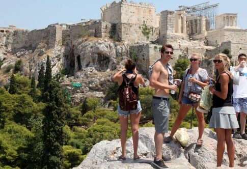 «Σανίδα σωτηρίας» οι Ρώσοι τουρίστες!