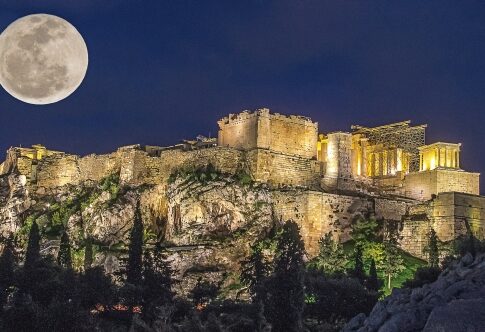 «Αγκαλιά» με την πανσέληνο